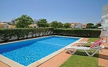 肯斯别墅酒店 *